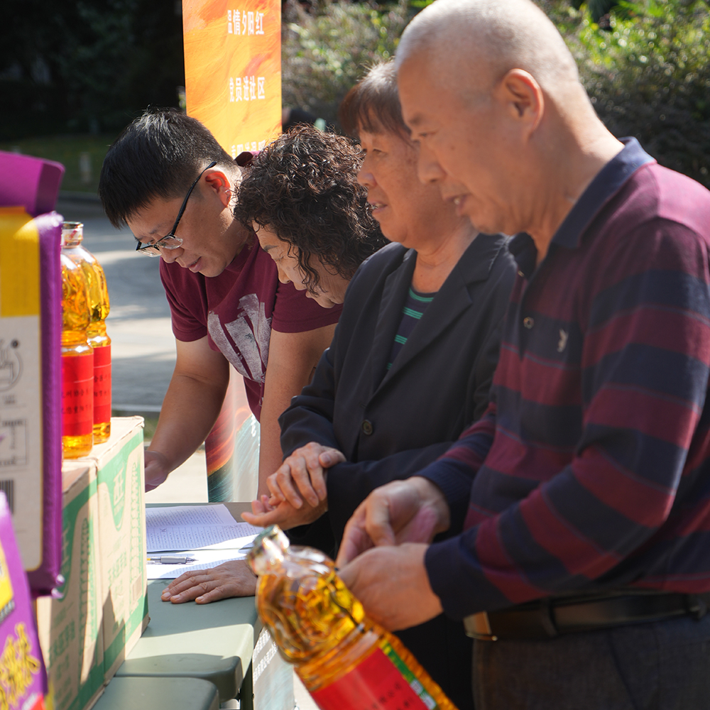 singclean's tweet photo. 🎉 15 yrs of care. 337 smiles. One promise. ❤️

Since 2011, Singclean Medical has brought rice 🍚 &amp; oil 🫗 to elders every #ChongyangFestival. In 2026, we reached 337 seniors (70+) across 6 communities. 👵👴
Health for the world. Heart for the community. 💙
#SingcleanMedical https://t.co/MjnSxMVJQh