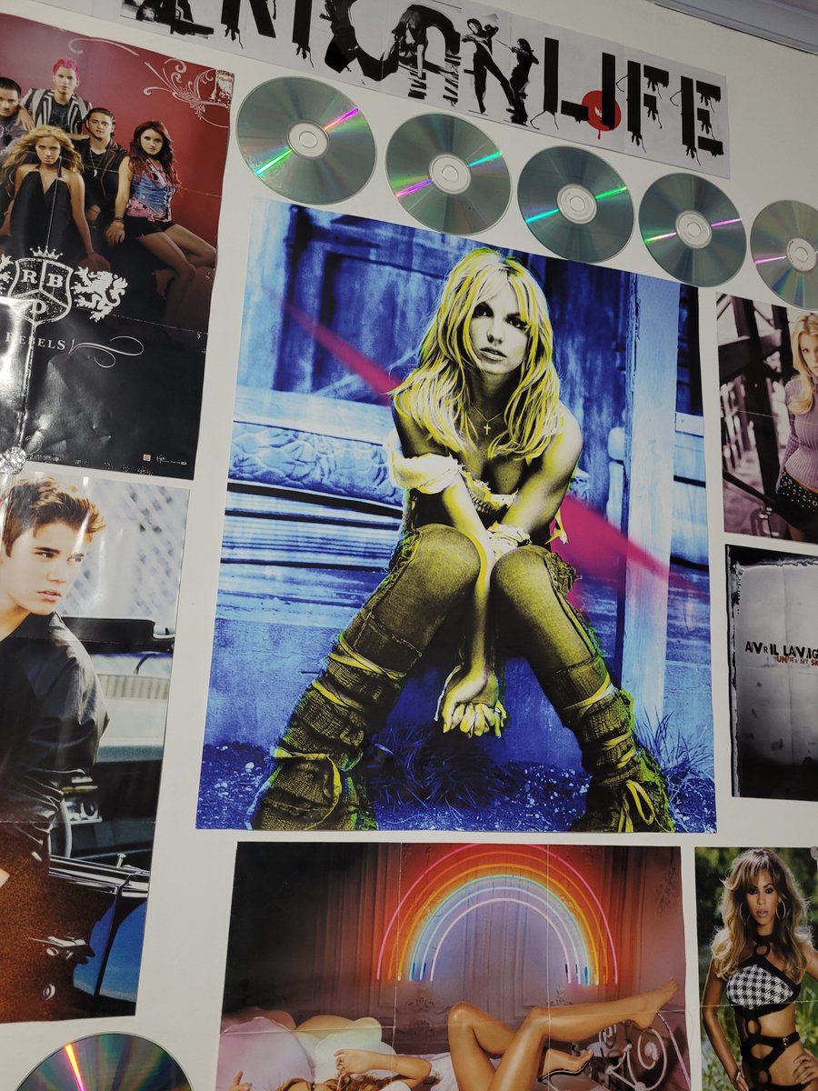y2kpopart's tweet photo. putting some posters on my wall https://t.co/hFLKf0fPss