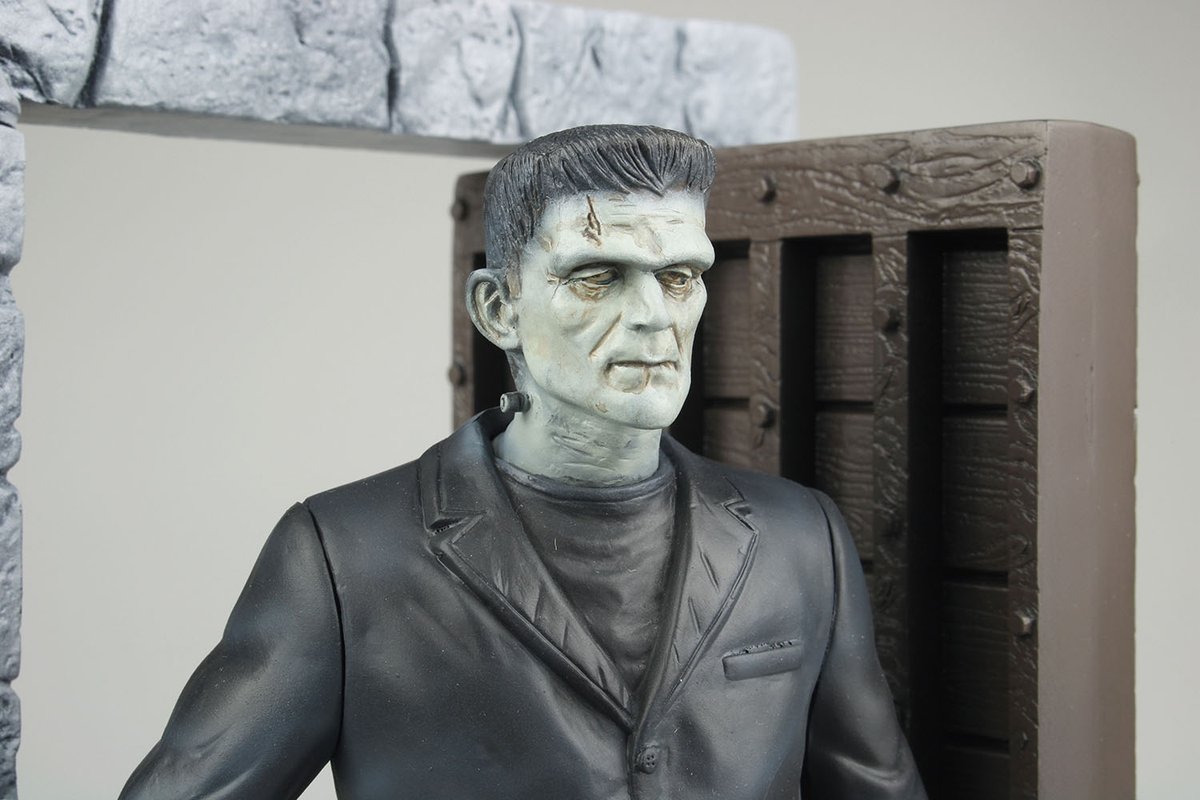 platz_hobby's tweet photo. 【2027年1月新製品予約受付中】
名作映画『フランケンシュタイン』の怪物を1/8スケールで再現！ボリス・カーロフの迫真の表情に加え、石組みの壁や木製の扉までリアルにモデル化。
映画の名シーンを再現できる専用ディスプレイベースも付属！
#メビウスモデル #プラモデル
詳細は⬇️のリプ欄をチェック https://t.co/9RG8a0cZfC