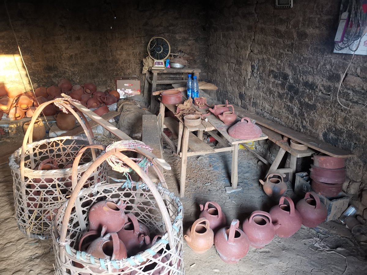 JeffSaysFB's tweet photo. The old mechanism (掣) put down the earthen jar (瓮) at Mount Yue's foot. https://t.co/tT1yXFpY5P