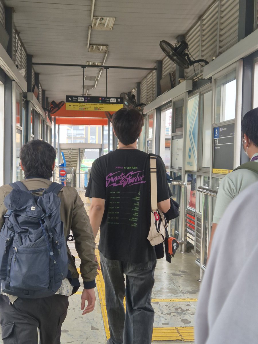 spiritchaeboI's tweet photo. ketemu oomf hari ini in unexpected places https://t.co/L2DvXhPHBM