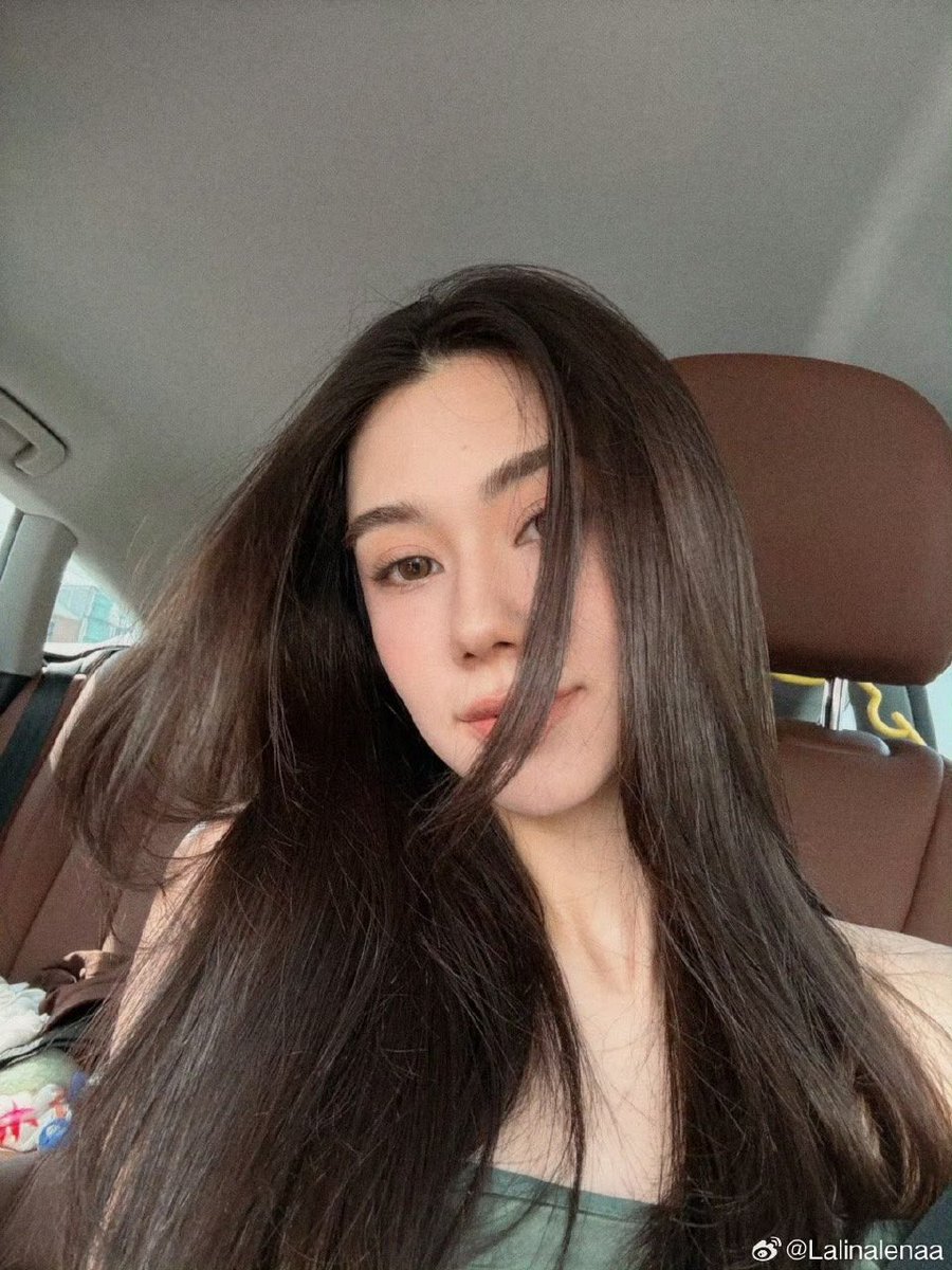 sstaess's tweet photo. เด็กสาวคนนี้ชอบพี่ลีน่าคนเดียวนะคะ ˚ʚɞ˚ ㅠ https://t.co/0u1xgxHLAp