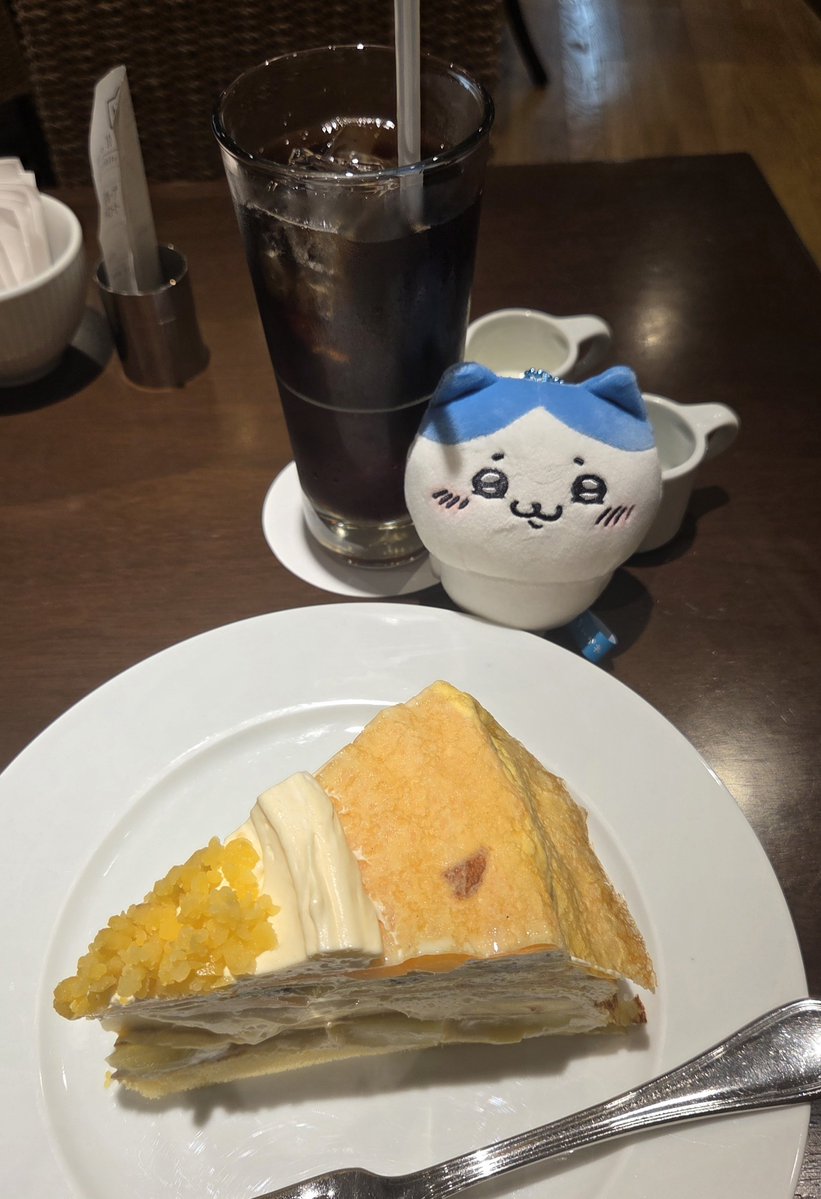 munya117's tweet photo. 하브스 처음 와봤는데 평일이라 많이 안기다리고 좋다..💕
밀크 크레이프 맛있네요 https://t.co/79itfIrZMs