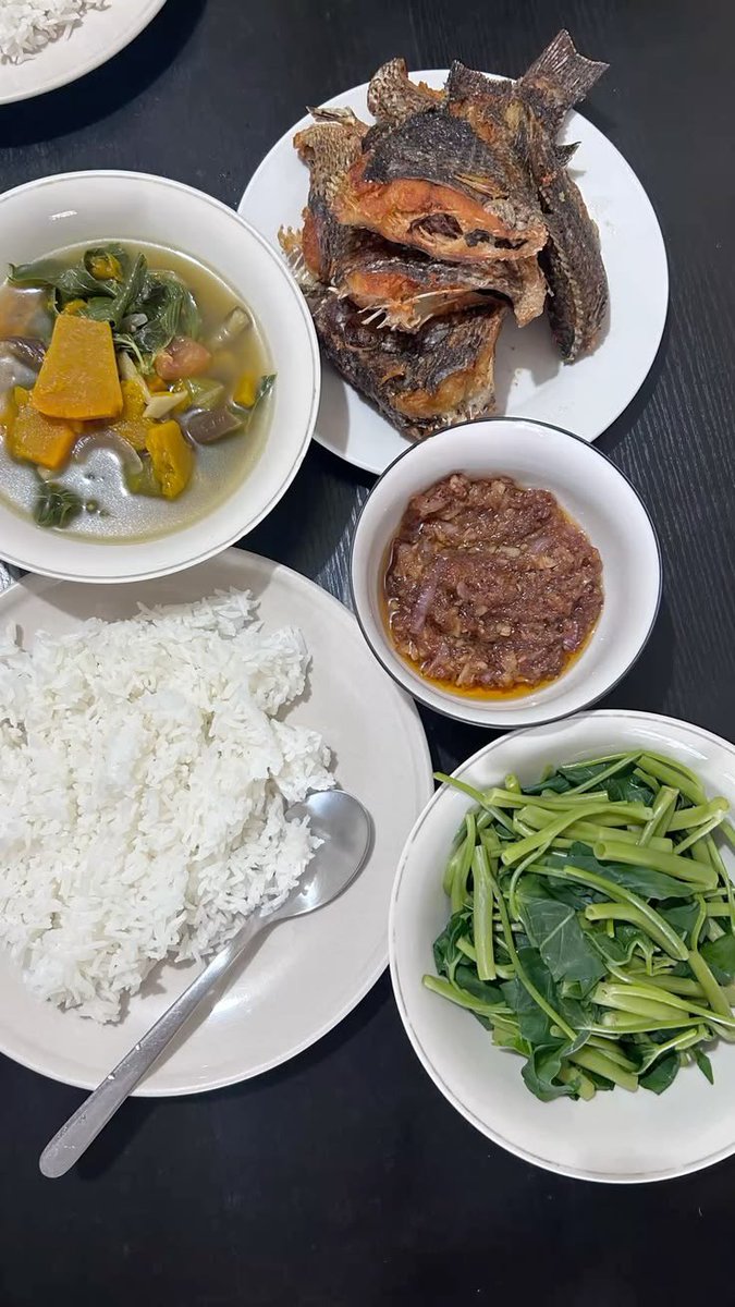 eechoarchive's tweet photo. KAIN NA GUYS!! 😭🍚

wag puro repost at likes, baka mamaya engagement lang busog natin HAHAHAHAHA 😭😂 https://t.co/hAYey4uTgk