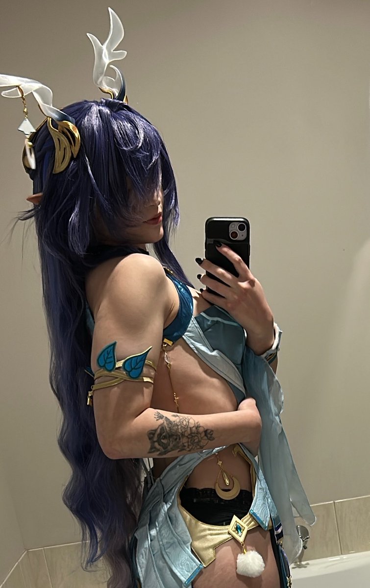 clownsarr's tweet photo. I love cosplaying Lauma https://t.co/FPkcMVe71N