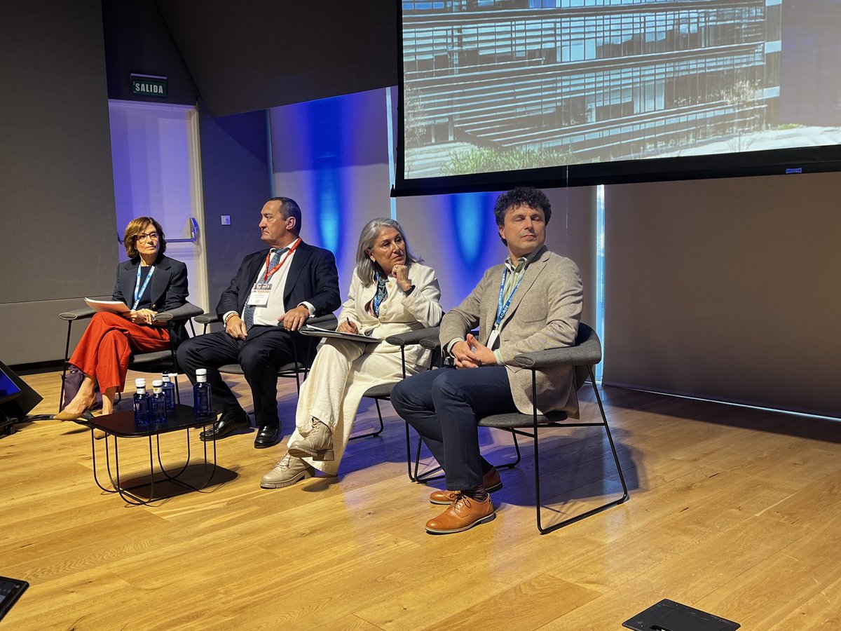 Lwena7's tweet photo. Acompañamos @_acade en su congreso “Top Voces Educación”.
“Prevención, conocimiento y educación” ante los grandes retos sociales, contando con todos los agentes de la educación madrileña. https://t.co/eOq7cl9Rl4