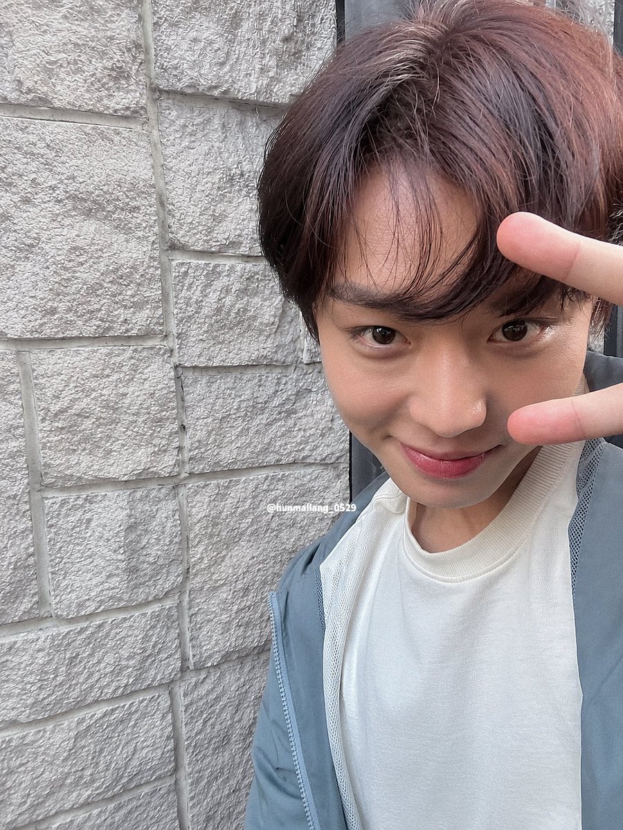 lovely_Han213's tweet photo. 그래요 박지훈씨 당신은 예뻐요💚💛💖 https://t.co/BOX2AD5rP8