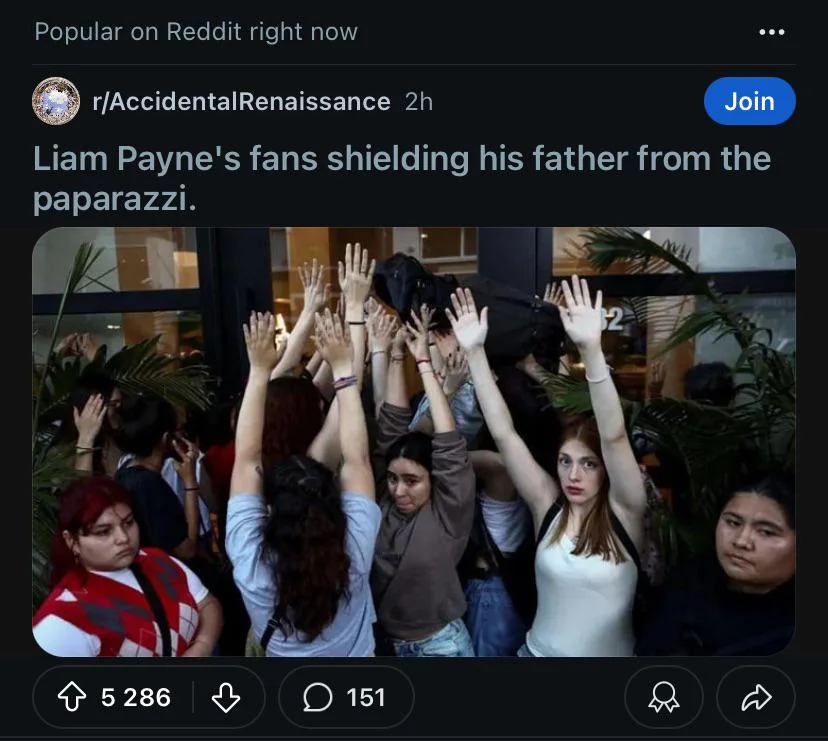 DirtySweetStyle's tweet photo. To this day, none of the fandom can ever repay the Argentinian fans who made it their mission to go down to the hotel and do everything they could to protect Liam's family and caused a right nightmare for the paps. You did what we couldn't and we're forever grateful. https://t.co/yGiintSBYG