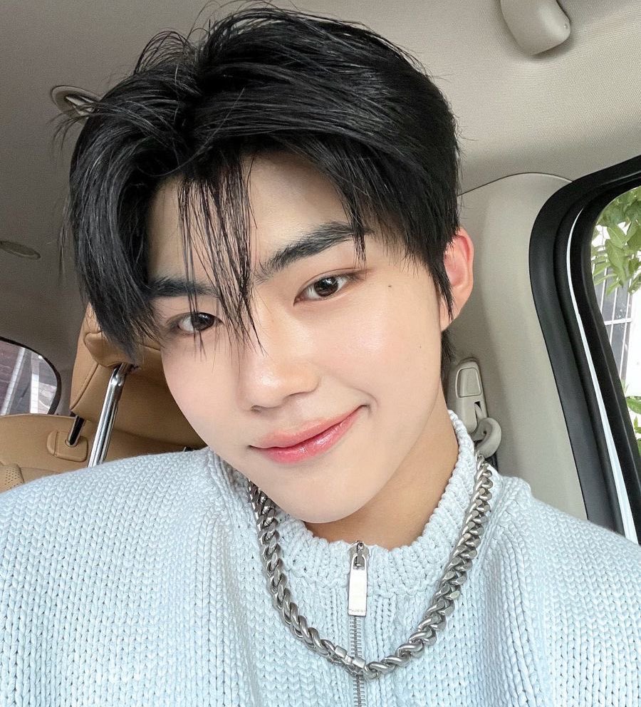GUNWOOKglees's tweet photo. Dulu aku berjanji ga bakal manjangin rambut kalo belum move on, sampe aku bondol selama bertahun-tahun. Tapi sekarang aku sudah berdamai dengan masa lalu dan berani manjangin rambut ๐ฅน Aku yang dulu bukanlah yang sekarang ๐ #glowup #koreangirl #moveon #josjis https://t.co/RtnmmEJ5KL