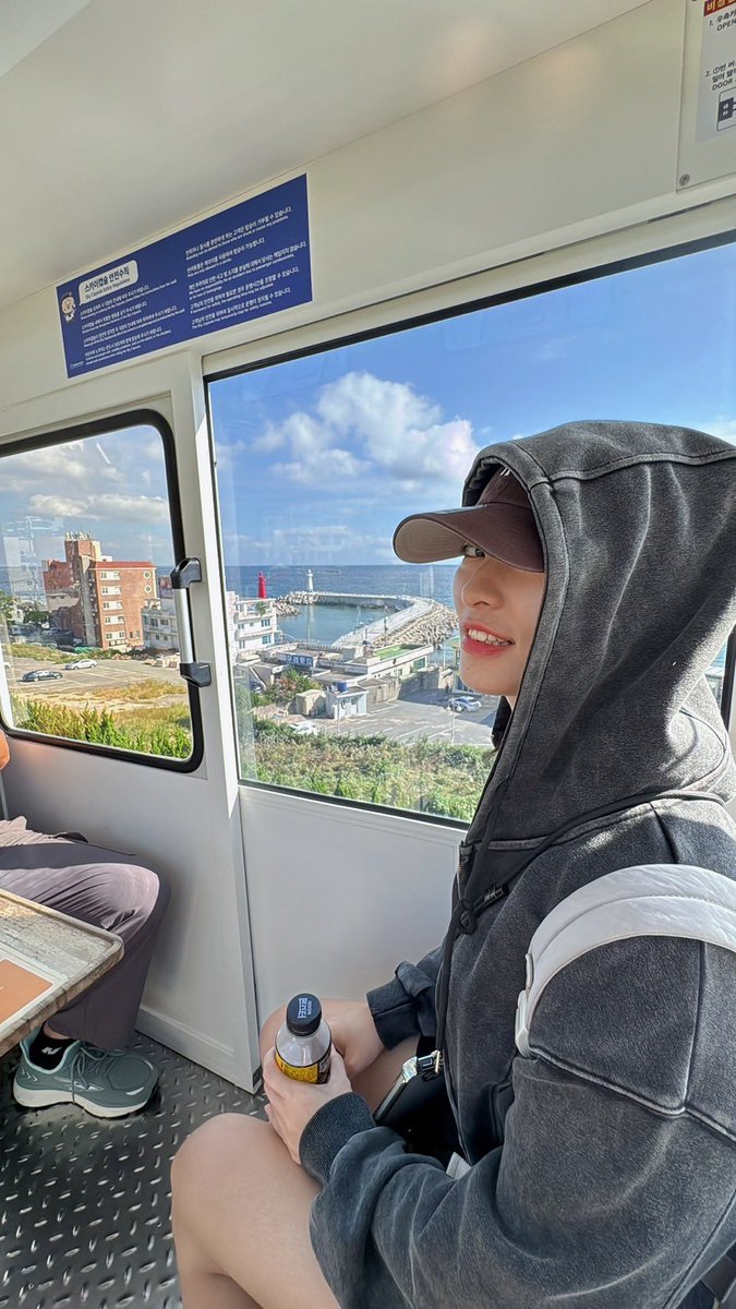 ji9874's tweet photo. 去韓國的照片

這樣看我腿很美欸 https://t.co/PIRKQvAbsG