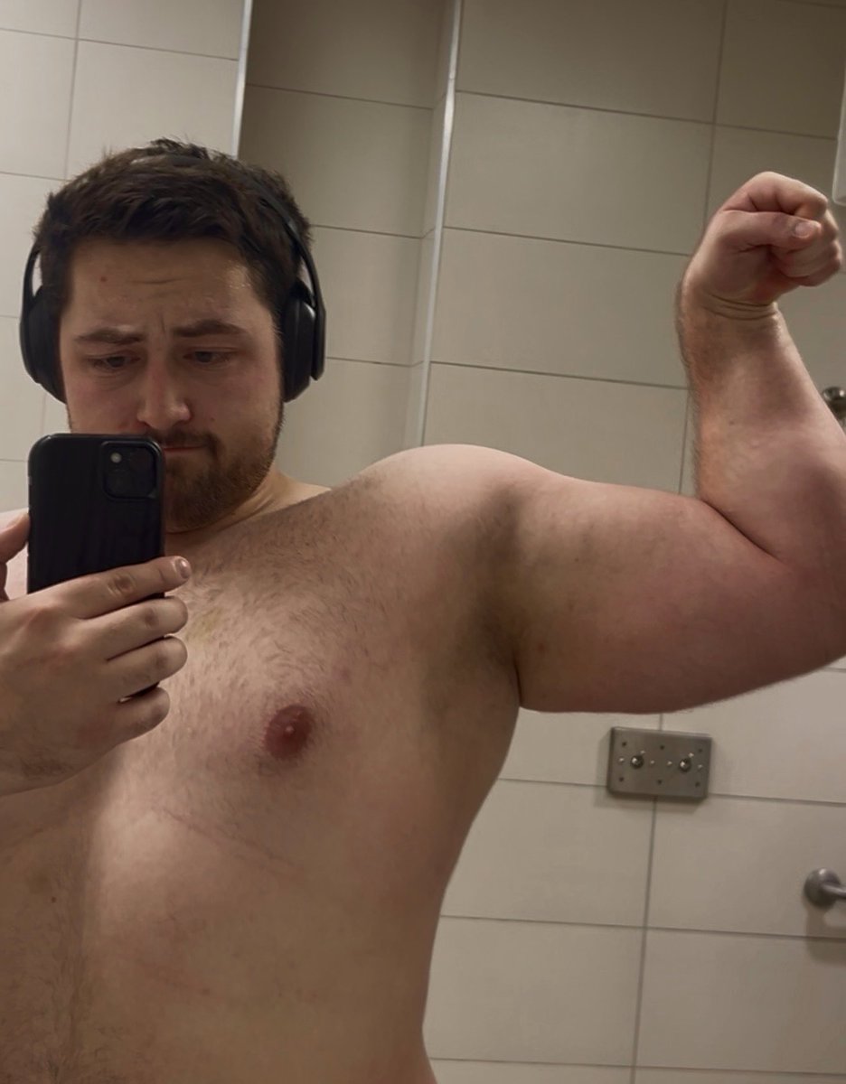 CaelKaleCael's tweet photo. My arms are so sore after this workout 😭| #gym #upperbody #liftingboy #gymselfie #gaygym #powerlifting #beefy #progressphotos https://t.co/CnYMeGf1nd