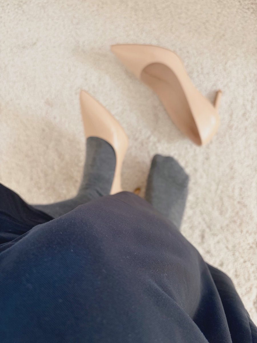 RubyRuby1148374's tweet photo. 准备入秋
#高跟鞋 #丝袜 #穿搭 #OOTD #OL #御姐 #人妻 https://t.co/0YRi1hfYjt