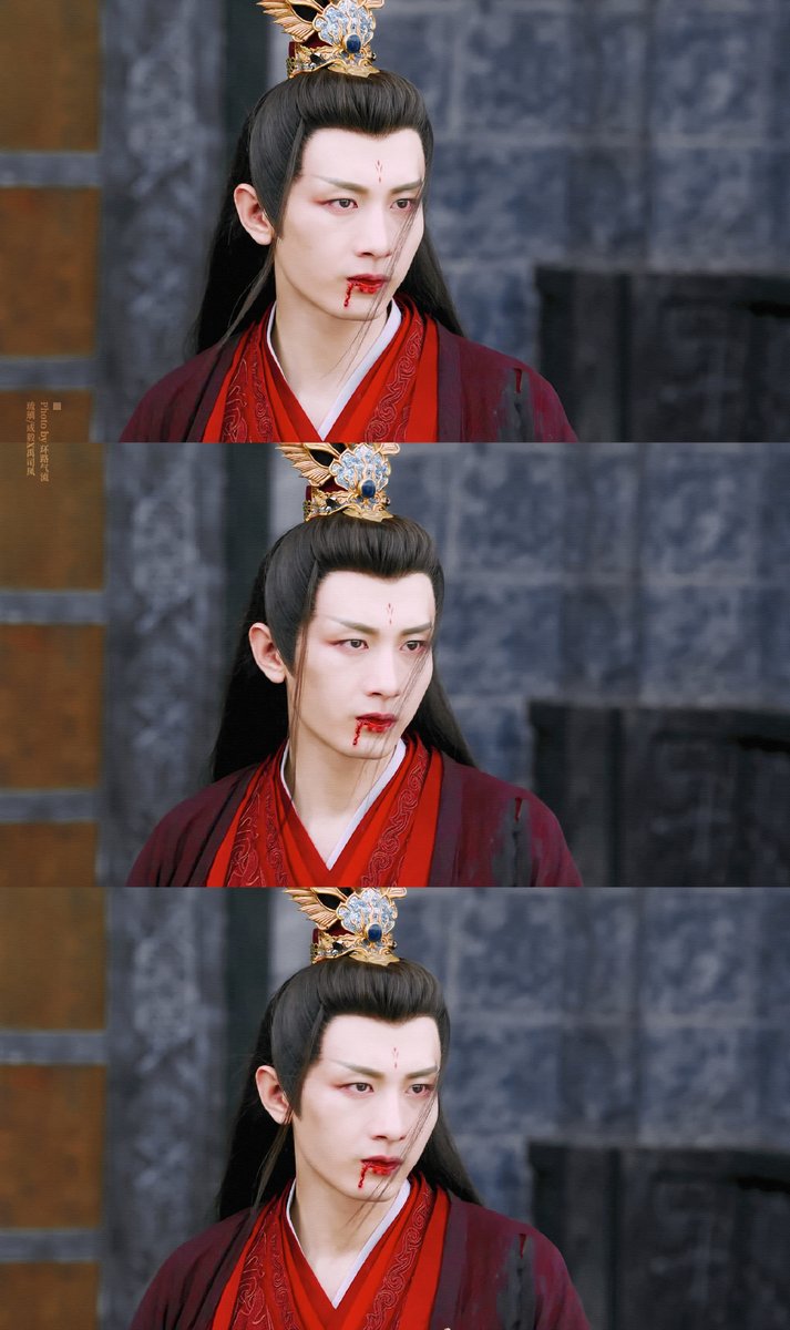 Plavchek's tweet photo. My cheeks burn, I glare at Yin (胤) with a stunned stare. ， https://t.co/hz5IEn2Sai