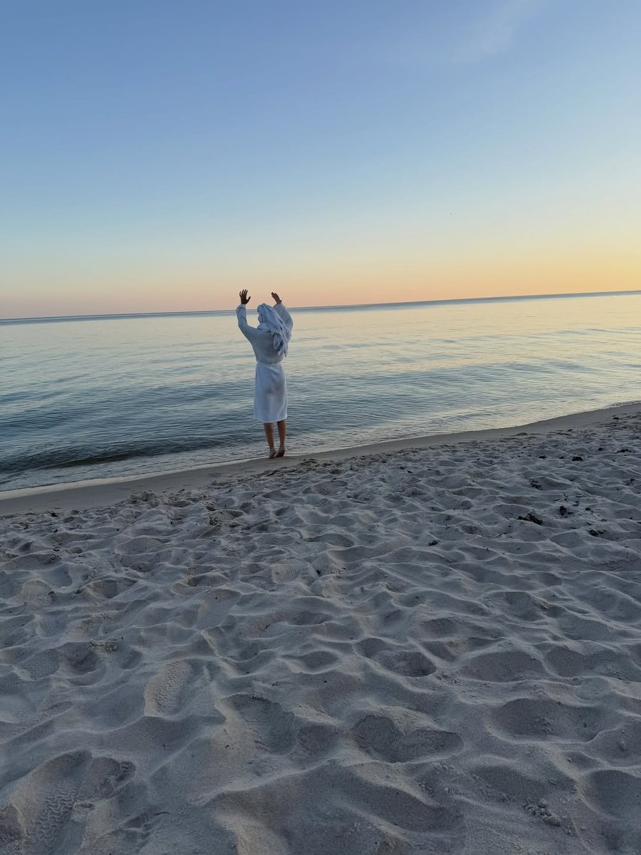 BessieFjeseth's tweet photo. why does these summer nights already feels so far away https://t.co/V1AqrcRpzx