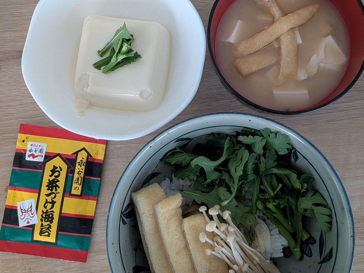 NT28734347's tweet photo. 昨晩は！ご飯の残り物をお茶漬けの素を使ってさらさらご飯を食べました！ https://t.co/5nQSRsz8cK