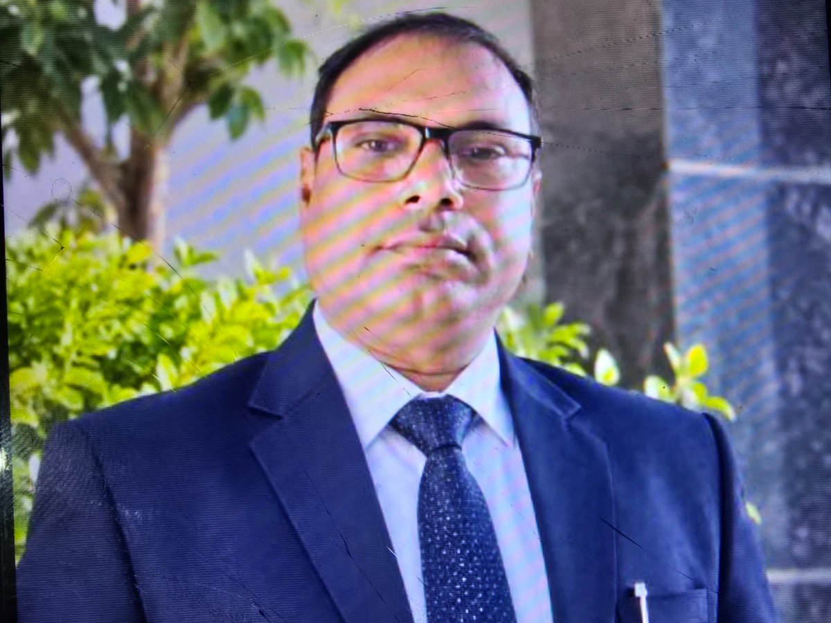 hindipatrakar's tweet photo. UP- मिर्जापुर में एक सरकारी प्राइमरी स्कूल के टीचर मनोज गौतम ने 7वीं की छात्रा के साथ कक्षा में अश्लील हरकत की. इसके प्राइवेट पार्ट पर छेड़छाड़ की गयी. परिवार ने स्कूल हैडमास्टर से शिकायत की तो पीड़िता के परिवार को मनोज गौतम ने SCST का केस दर्ज कराने की धमकी दे दी. 

परिवार ने बेटी का स्कूल जाना बंद करा दिया और फिर पुलिस में आरोपी टीचर के खिलाफ केस दर्ज कराया है. आरोपी की अभी तक गिरफ्तारी नही हुई है.