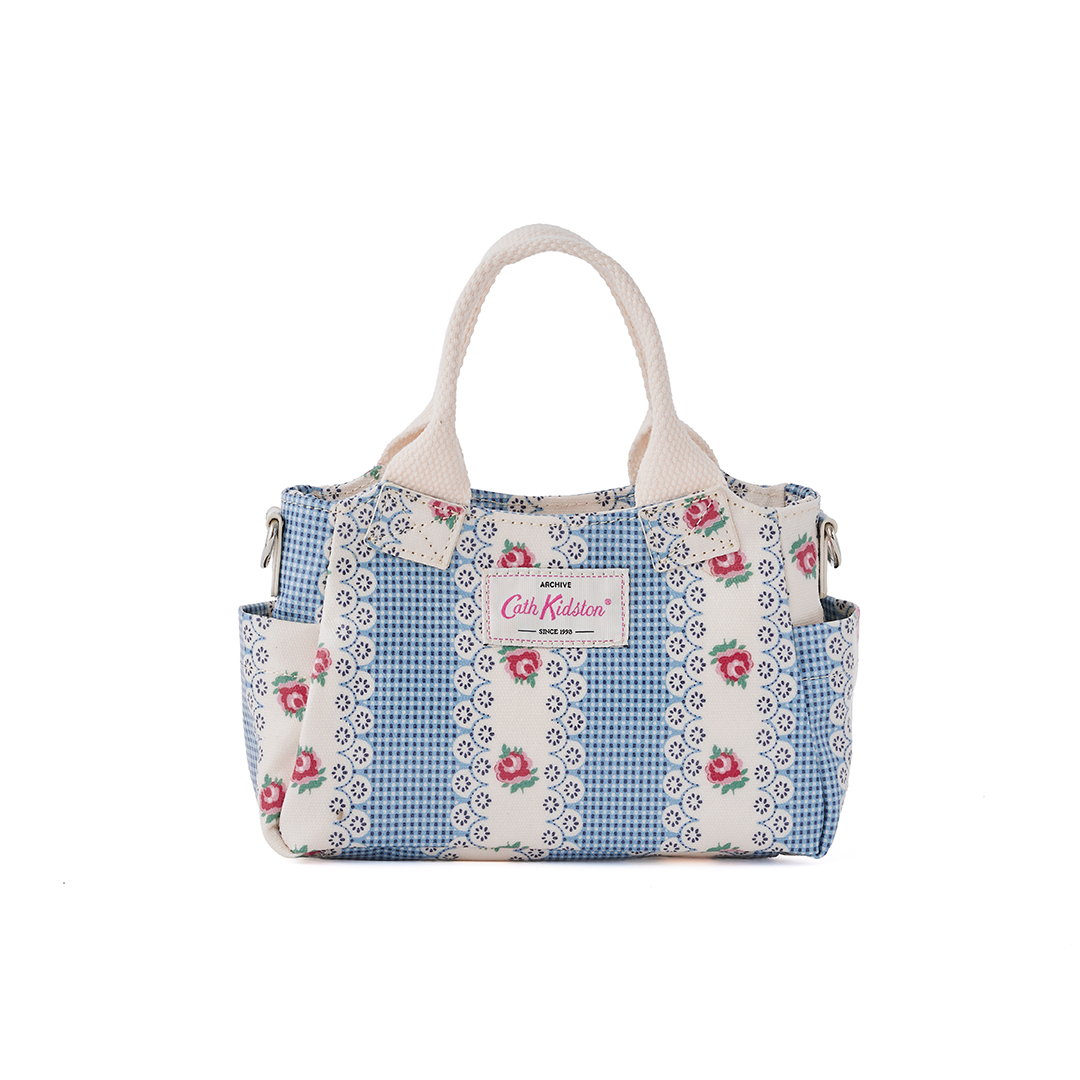 CathKidstonJPN's tweet photo. 10/22 18:00まで！期間限定・送料無料 💐✨

＼ 人気のデイバッグがミニサイズに♡ ／
Cath Kidstonで人気のデイバッグを、さらに使いやすく小さくアップデート！
トレンド感のあるサイズで、毎日のお出かけをもっと楽しく🌷