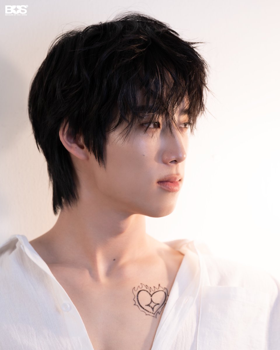 BUS_SONRAY's tweet photo. FROM THE CHEST, FOR THE HEART 𓆩♡𓆪 (1/3)

“ให้หัวใจ…ได้กลับมาเต้นอย่างมีความหมายอีกครั้ง”

#FromTheCHEST_ForTheHEART
#BUS_CHESTVOICE
#BUSbecauseofyouishine https://t.co/lfszg5YKRp