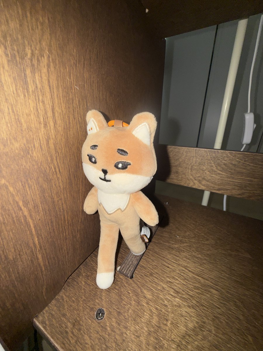 moreumee's tweet photo. 아진짜 롱다리 너무웃껴서눈물난다…. https://t.co/pbRAbZCgFl