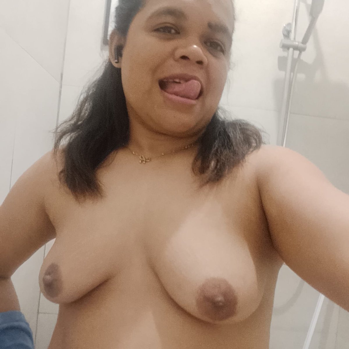 2omart8xw's tweet photo. 📝Baru viral.. Yang kenal coment/DM🤓
Olivia rahanau🔐
Vidio full semua ada📌😋 https://t.co/3VekAr7JFr