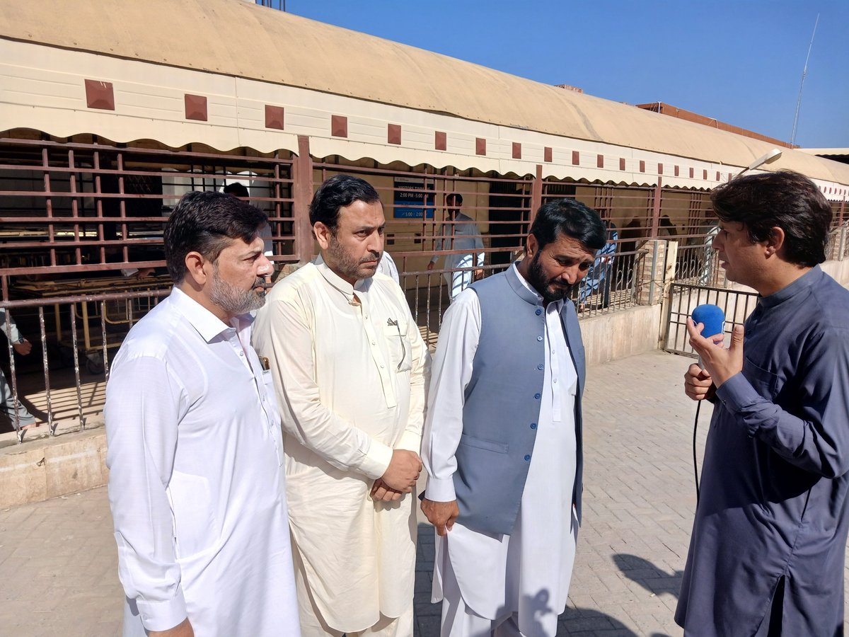 TARIQMATEEN17's tweet photo. سانحہ دیر کالونی پشاور میں شہید ہونے والے بچوں کے لواحقین کیلئے حکومت فوری طور پر مالی امداد جاری کریں اگرچہ جان کے امداد کی کوئی حیثیت نھی مگر کچھ نہ کچھ دکھ کا مدوا تو ہوجائے گا ۔ https://t.co/qJX3UkNig0