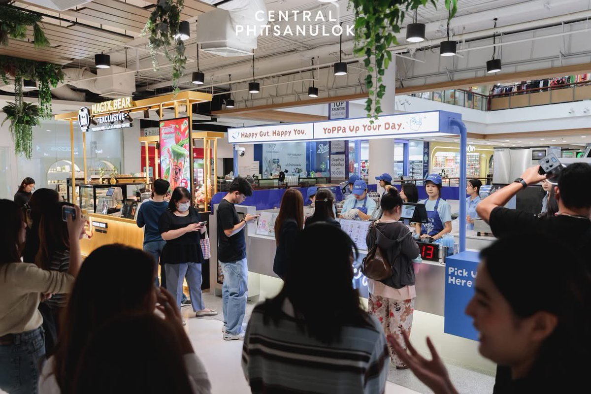 YADANarilyaFC's tweet photo. #เปิดแล้ว พิษณุโลกเรามี Yoppa แล้วววววว 🎉
🥤 โยเกิร์ตปั่นสไตล์เกาหลีสุดฮิต แวะมาเติมความสดชื่นกันได้เลย!
.
📍 พิกัด: ชั้น 2 (หน้าร้านวัตสัน) เซ็นทรัล พิษณุโลก แวะมาเช็กอินจัดแก้วโปรดกันเยอะๆ น้า~ 💙
.
#yoppa #yoppayogurt #ญดานริลญา
#เซ็นทรัลพิษณุโลก
FB : #CentralPhitsanulok https://t.co/Xl8uu2FJQ5