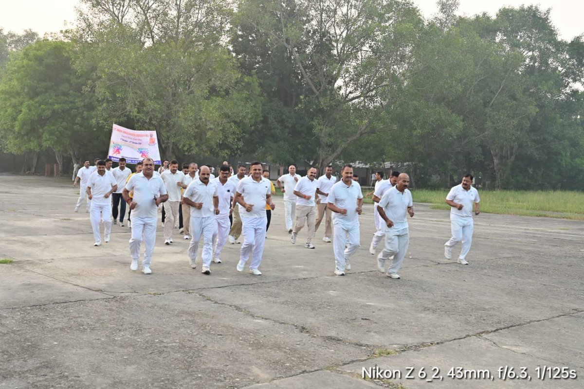 CRPF_GCPRYJ's tweet photo. Group Centre, CRPF, Prayagraj is organizing daily running and various physical activities under the Fit India Freedom Run 7.0–2026. Its objective is to promote fitness, health, and an active lifestyle among personnel.
#fitIndia https://t.co/QIFSUtQnWU