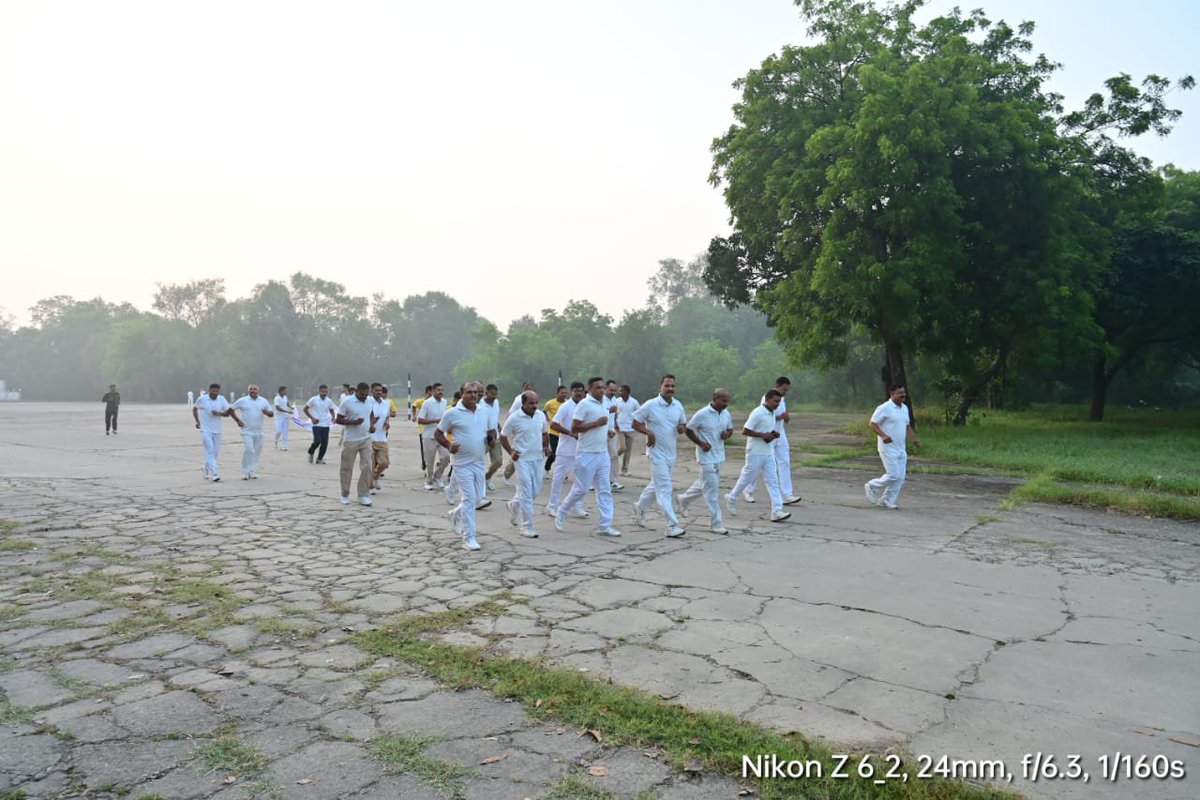 CRPF_GCPRYJ's tweet photo. Group Centre, CRPF, Prayagraj is organizing daily running and various physical activities under the Fit India Freedom Run 7.0–2026. Its objective is to promote fitness, health, and an active lifestyle among personnel.
#fitIndia https://t.co/QIFSUtQnWU