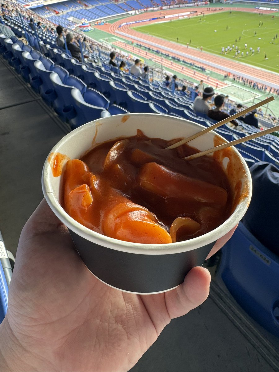 ariake's tweet photo. 일본 축구장에서 먹어봤던 가장 신기한음식.. 떡볶이 https://t.co/lZ8ITQ0Vur