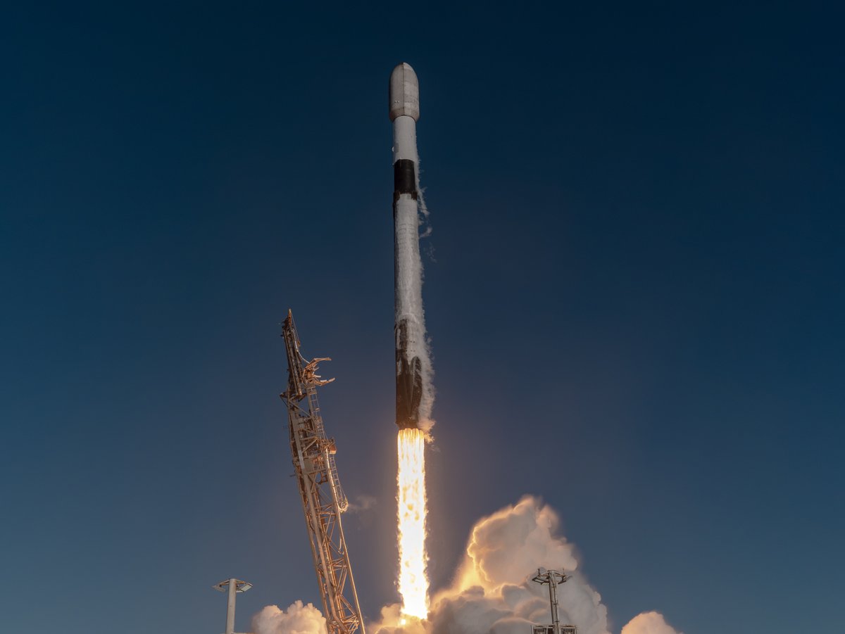 SpaceX's tweet photo. Falcon 9 launches USSF-481 to orbit from pad 4E in California https://t.co/FjBOh6qRii