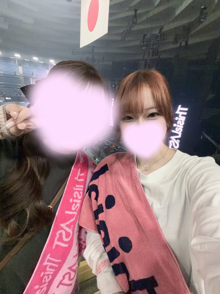 LAST_o412m's tweet photo. This is LAST 武道館おめでとう😭🤍
武道館に連れてきてくれてありがとう。
大好きな音楽を聴いて、大好きな友達にも会えて、幸せいっぱいの1日でした。
一生忘れられない景色をありがとう！ https://t.co/bSdxMLPaiO