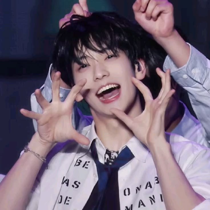 soobfans's tweet photo. ¿moa cuéntame quien es tu bias de txt?
E
El mio, soobin, el amor de mi vida mi funado favorito 🐰 

#2026MMAVOTE
#tomorrowxtogether https://t.co/PAvGHh6knU