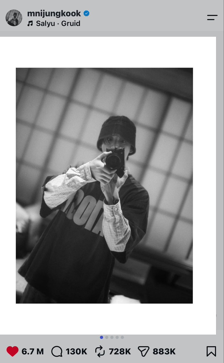 wintertaekook's tweet photo. ENTONCES LA CÁMARA QUE LE REGALÓ TAE A JUNGKOOK ES LA FAMOSA CÁMARA QUE TAEHYUNG TANTO AMABA Y USABA PARA SACAR SUS FOTOS DE VANTE 😭💜 https://t.co/86vZKK6CV2