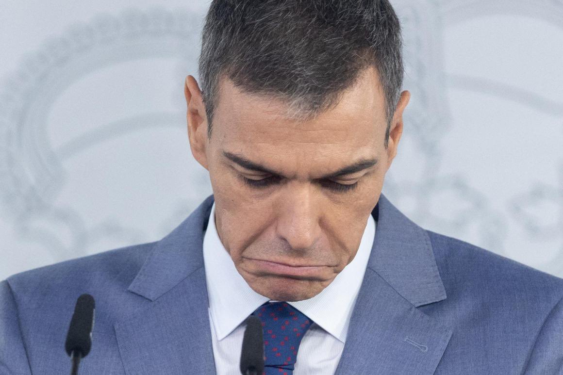 j_luisarroyo's tweet photo. Buenos días España 🇪🇸 esto es el caso más grave en la política Española,Sánchez y la escoria del gobierno supo por el CNI que Marruecos iba a invadir España,estamos ante un caso de alta traición y cobardía por el ocupa de la Moncloa, el felón.
Dejo que más de 80.000 personas nos invadieran civil y militarmente porque lo supo una semana antes, eres un ser despreciable, eres un Miserable, eres un cobarde.
Pagaras por ello !!!
Acabaras en el banquillo y en prisión por Alta traición