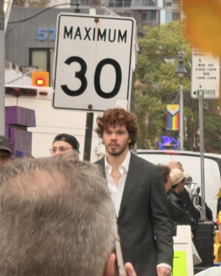 budihurdd's tweet photo. oh my god they literally gave ilya’s hair to ryan https://t.co/vm1JOx7s1B