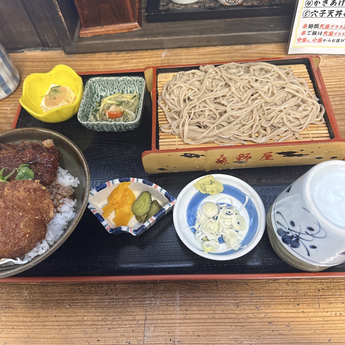NoodleLoverKD's tweet photo. 桑野屋にてハーフ丼セット(ソース豚ヒレかつ丼 もりそば)。前から気になっていたお店に訪問。名物とそばが食べられるセットで。かつは柔らかく食べ応えがあり、そばの味がしっかり味わえ、100年以上続く老舗の優しいお味で美味しかったです。
#桑野屋
#そば
#群馬そば
#群馬麵食い
#麺食い https://t.co/9hgGQpBLiN