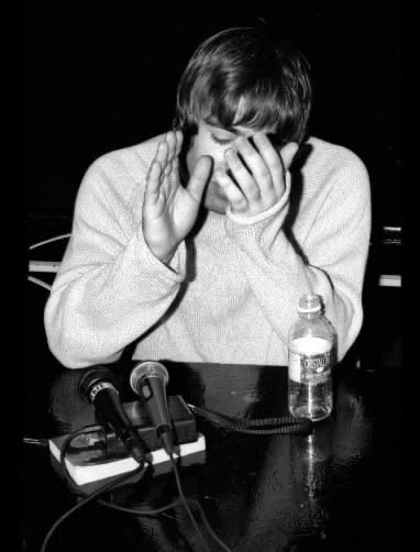 supersonicskyex's tweet photo. @liamgallagher @carrie_patino Liam what was so shocking that you had to cover your beautiful face enlighten me. https://t.co/sqzYzvFoyp