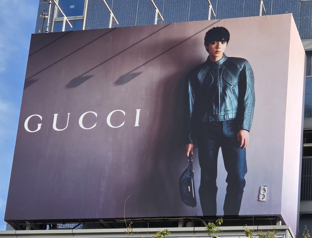 hikki_SS501's tweet photo. 中々見る事なかったGUCCIのJin君、やっと自分の目で見れた😅 https://t.co/4Zx6p2ri0D