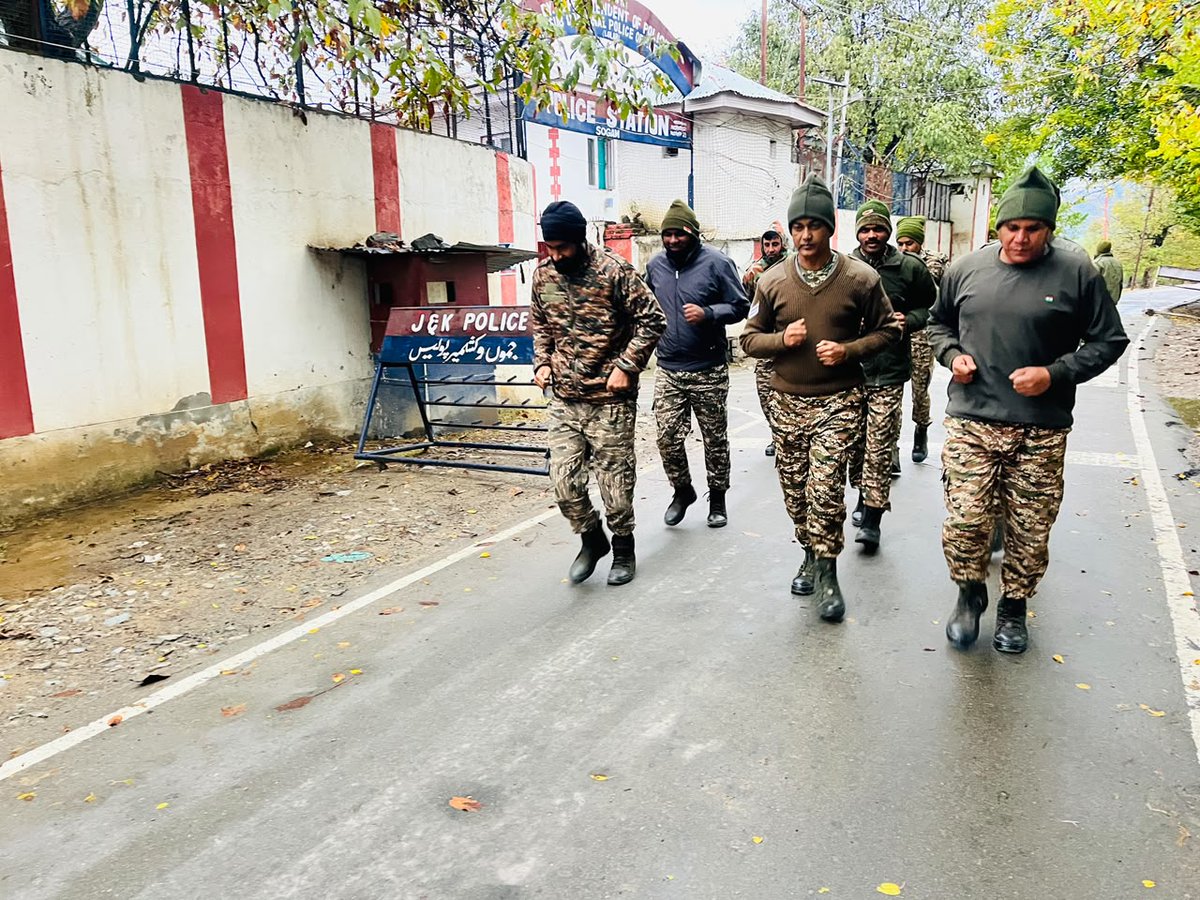 162bncrpf's tweet photo. स्वच्छता भी, फिटनेस भी 🇮🇳 162 बटालियन, CRPF Kupwara (J&amp;K) द्वारा #SpecialCampaign6.0 के तहत स्वच्छता अभियान चलाया गया तथा #FitIndiaFreedomRun7.0 (2026) में भाग लेकर स्वच्छ एवं स्वस्थ भारत का संदेश दिया गया। https://t.co/DTatYfkdzz