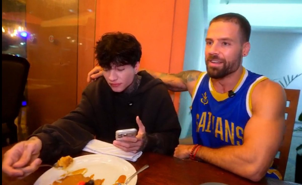 elmar94cry's tweet photo. Gracias rey por el increíble stream @xCryboy te quiero muchísimo guapo 🖤 gracias a Jorge, Doc y Amjad son los mejores ✨️🖤🇲🇽 https://t.co/aTtqQeiHSm