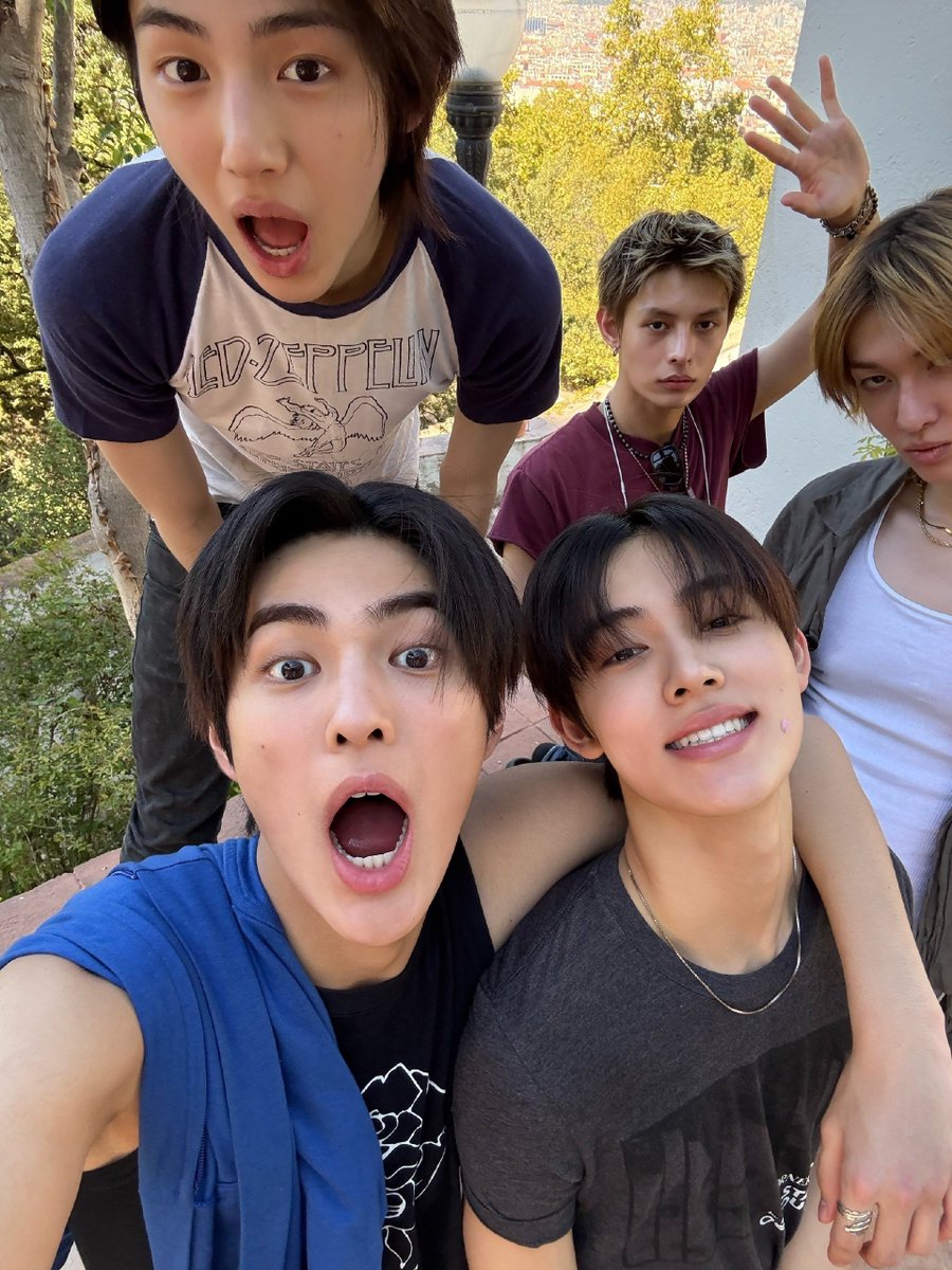 CORZTEEN's tweet photo. A day out in Barcelona, moving around like we had our own spots all over the city. Everything went fine until we started yelling 𝘵𝘦𝘯𝘨𝘰 𝘩𝘢𝘮𝘣𝘳𝘦 every five minutes. Hungry boys still couldn’t resist stopping for more pics, even when food was all we could think about. 💥 https://t.co/cJgdqsb0bx