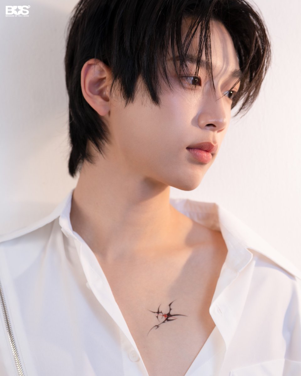 CrushonTHAINEX's tweet photo. FROM THE CHEST, FOR THE HEART 

ไหนลองวางข้างกัน👀

#THAIchayanon #NEXnattakit 
#FromTheCHEST_ForTheHEART
#BUSbecauseofyouishine https://t.co/VfVOlO7Hng