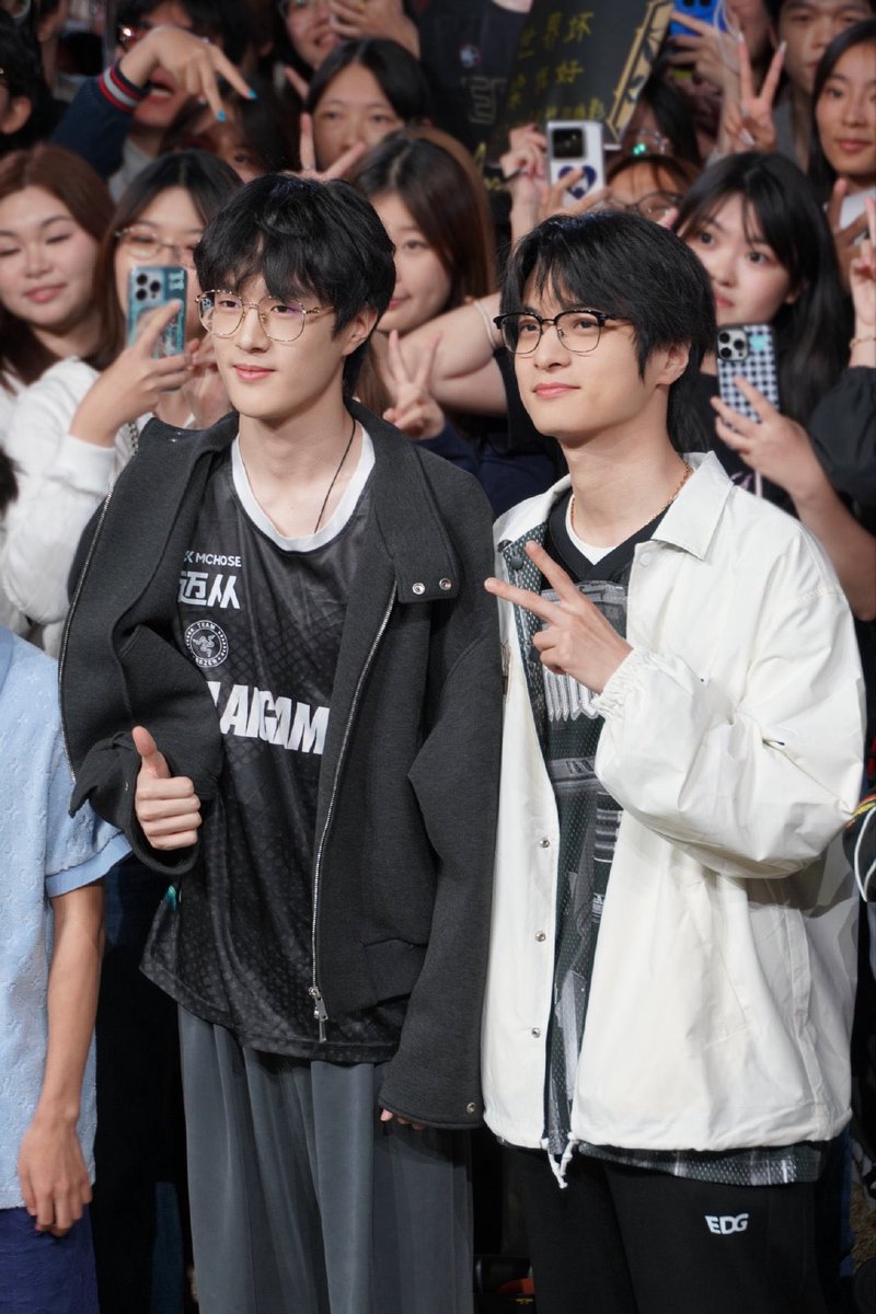 VCTCNPosting's tweet photo. EDG Weibo post 10162026

Two of the most handsome boys in the world 🙂‍↕️ https://t.co/sPiEqNFM5i
