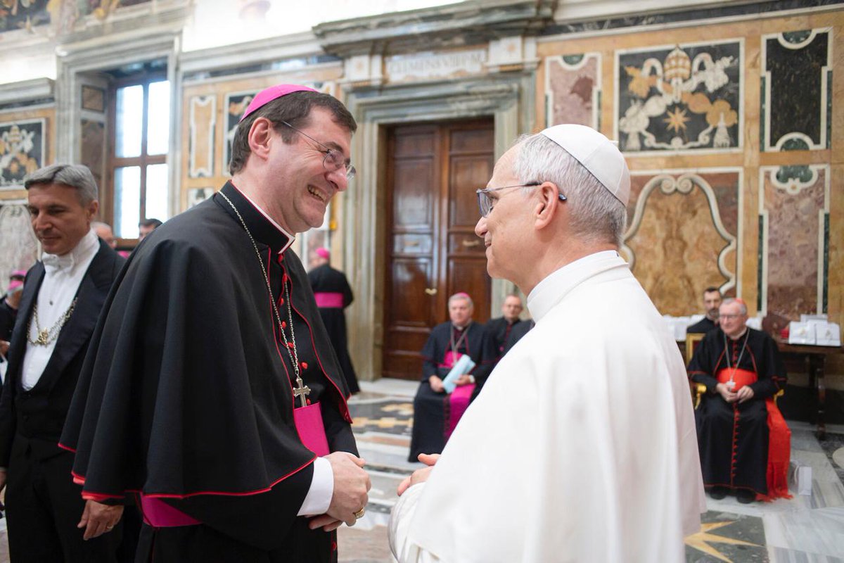 zenitenglish's tweet photo. 🏥🇻🇦 Will Pope Leo XIV travel to South America?

As he recovers from lung surgery, the Pope has requested an in-person meeting with a senior Vatican official.

Read the latest update ➡️ https://t.co/rn7BZYLR0O https://t.co/cHadNYBv7M