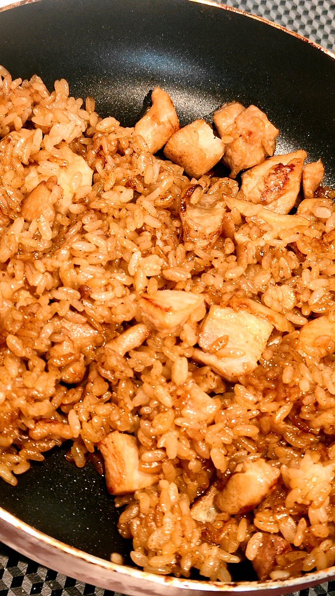 piyo_Chiikawa09's tweet photo. 昼と夜と翌朝に少しずつ食べる鶏飯
食べる時はネギや海苔を添えるなりまくなりしてます🐣 https://t.co/4MBBO9AnVl