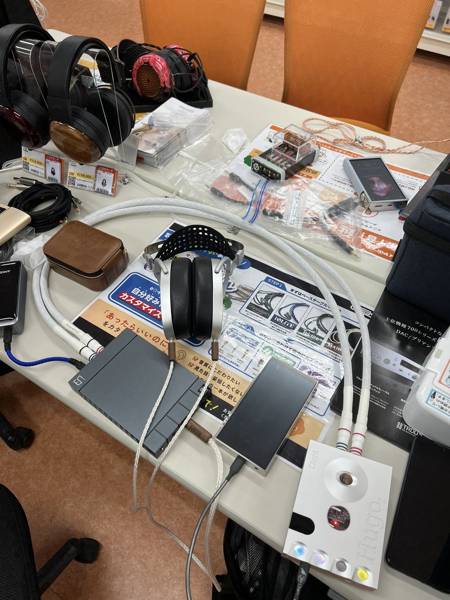 air0bg's tweet photo. eイヤに買取を出しに来たらまさかのFFさんと遭遇
試聴機依頼されていたそうでありがたいことに相席させていただき、貴重なBrise Audio OROCHIやPW AUDIO 1950、Beat AUDIO VALHALLAなどの ICやFFさんのシステムをお聞かせいただきました。

久しぶりにシステム聴かせて頂きましたがやはり凄い… https://t.co/cPv4HirLNI