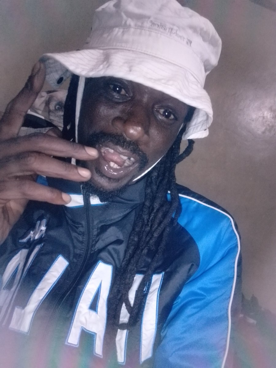 kmajiva's tweet photo. times I felt I was outta shape ,when I see myself again can't bliv I'm 40 https://t.co/8mqU8LVQAy