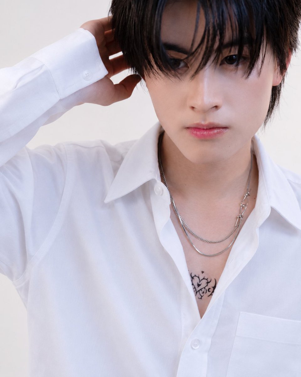 whyruzoq's tweet photo. ติดกระดุมให้ละ เฮียหึง เฮียหวง

#AAashirakorn 
#BUS_FromTheCHEST
#BUS_CHESTVOICE https://t.co/CmJHtYz04s