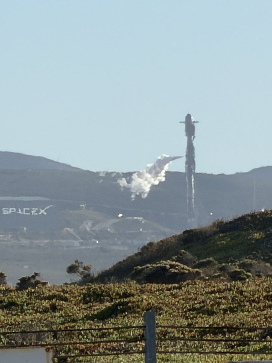 AbelBustamSoler's tweet photo. ¡Lanzamiento! @SpaceX @SLDelta30 
Una experiencia inolvidable ver despegar un #Falcon9 con la carga #USSF481, desde Barcelona sigo los lanzamientos y nunca pensé poder ver uno, los pelos de punta.

#California #Viaje #Espacio #Cohetes #NASA https://t.co/guF3Gx2RzG