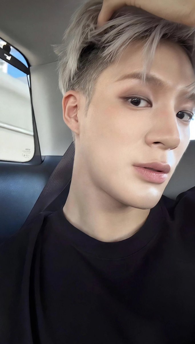 Jian_xiu08's tweet photo. everything is closed and it's hot for now https://t.co/bzqpb4256x